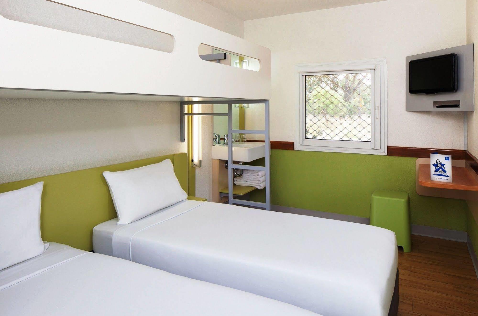 Ibis Budget Saint-Maurice Exterior foto
